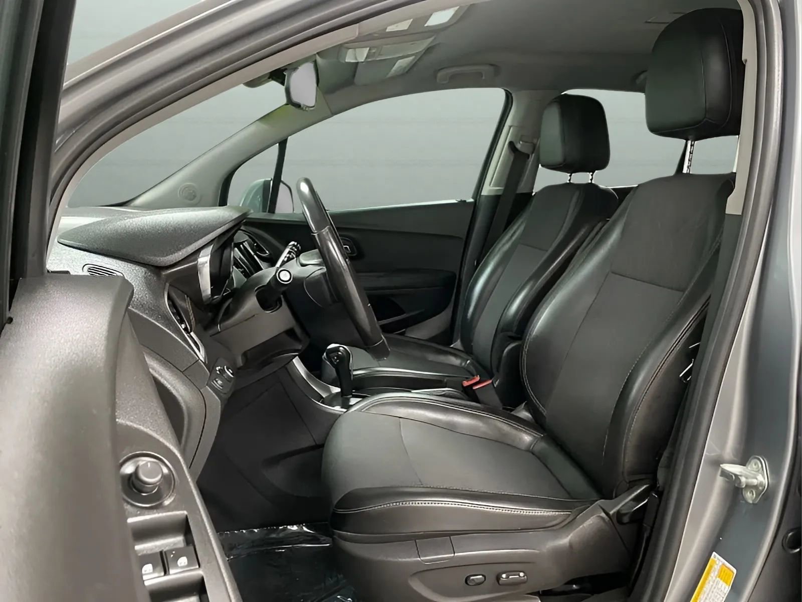 Used 2020 Chevrolet Trax LT w/ LT Convenience Package FWD image 10