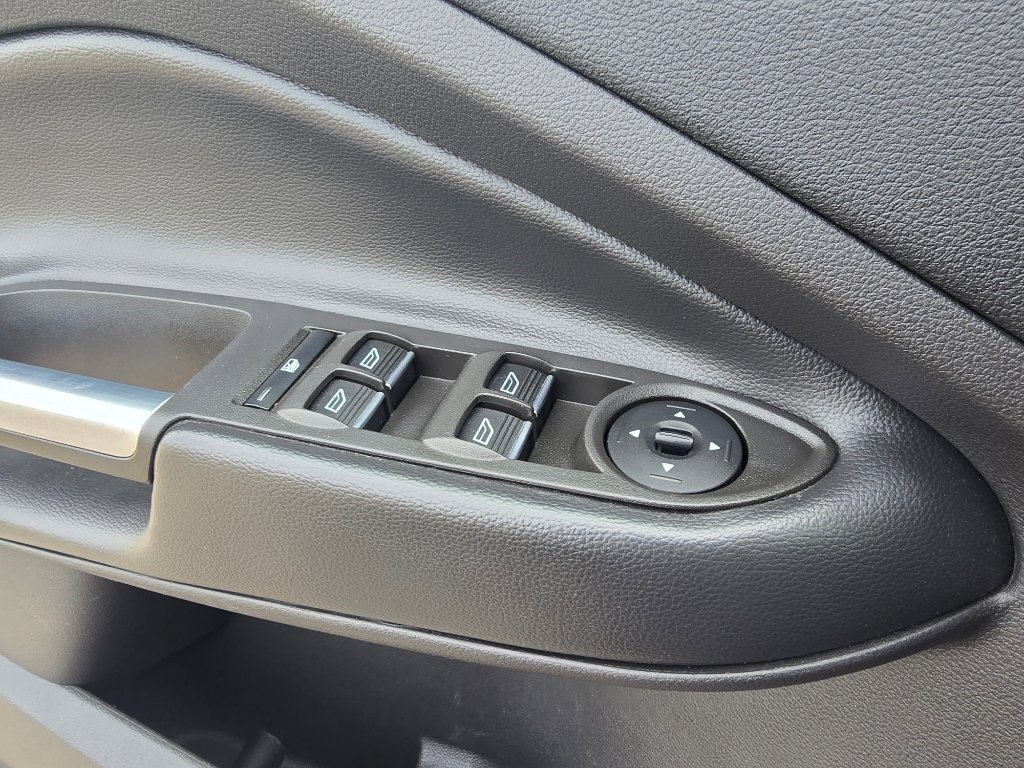 Used 2019 Ford Escape SE image 18