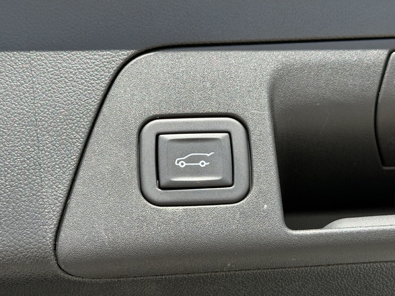 Used 2023 Buick Envision Essence w/ Technology Package I AWD/4WD image 29