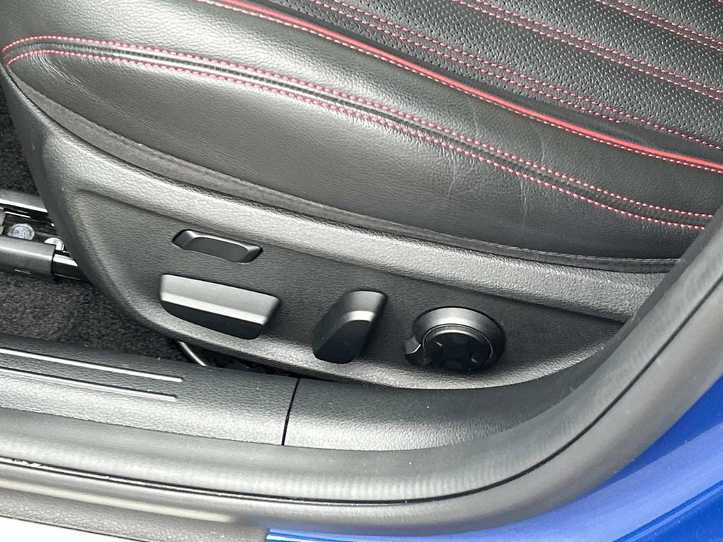 Used 2025 Genesis G70 3.3T Advanced image 16