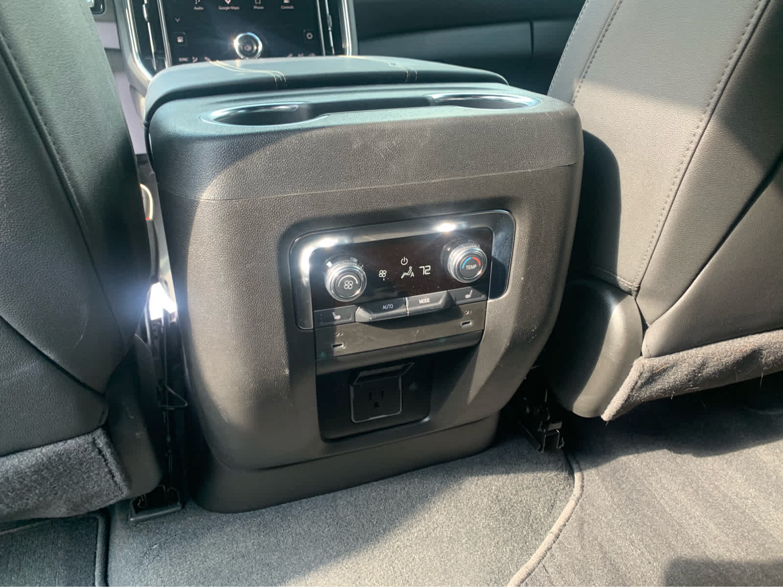 Used 2025 GMC Yukon Elevation AWD/4WD image 26