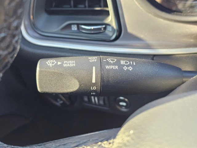 Used 2022 Dodge Challenger SXT RWD image 32