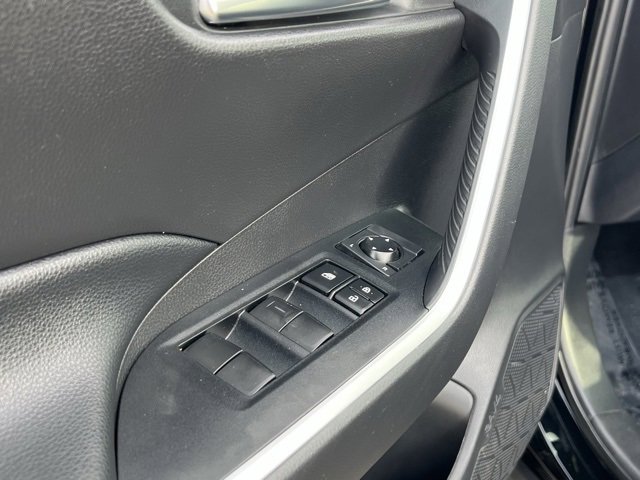 Used 2020 Toyota RAV4 XLE image 29