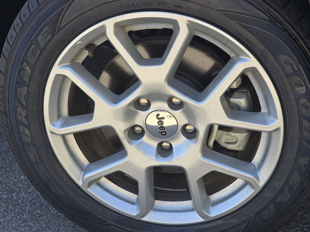 Used 2023 Jeep Renegade Latitude AWD/4WD image 8