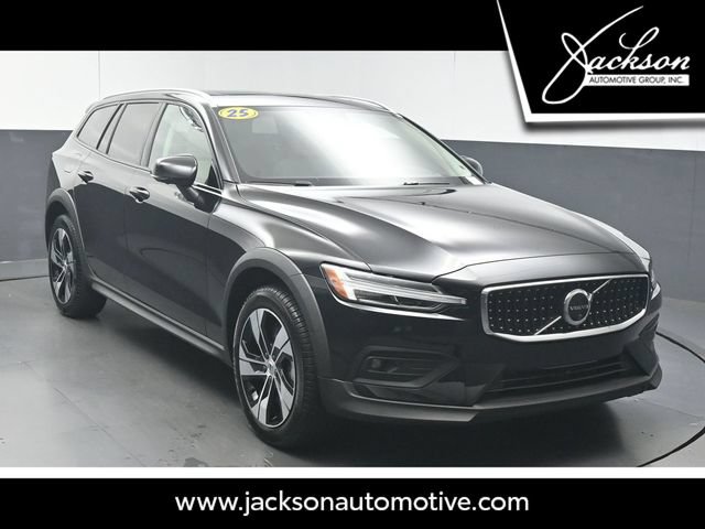Used 2025 Volvo V60 B5 Cross Country Plus