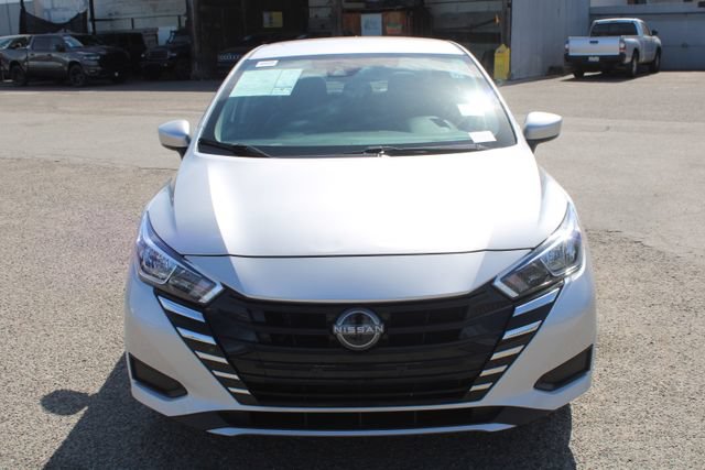 Used 2024 Nissan Versa SV FWD image 2