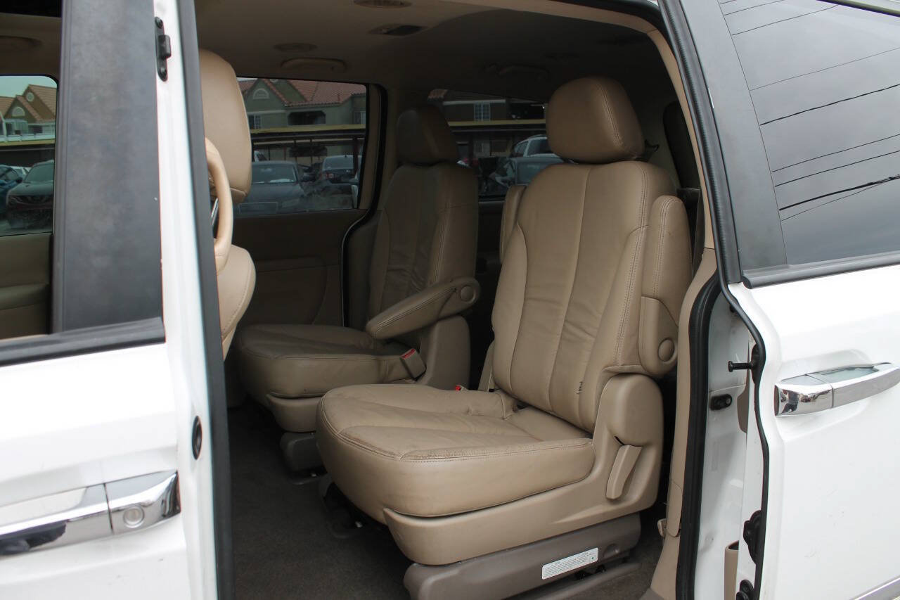 Used 2012 Kia Sedona EX w/ Luxury Pkg FWD image 13