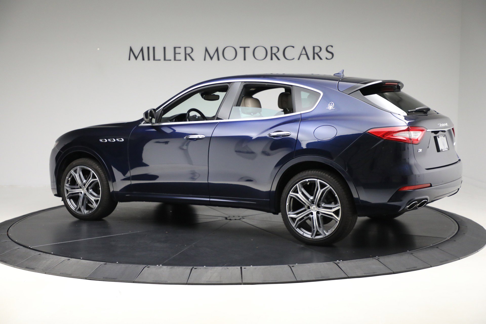 Used 2019 Maserati Levante image 3
