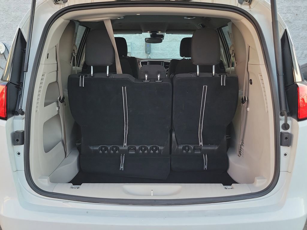 Used 2024 Chrysler Voyager LX image 20