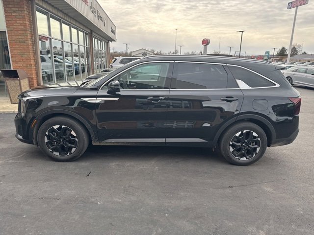Used 2024 Kia Sorento S w/ Panoramic Sunroof Package image 3