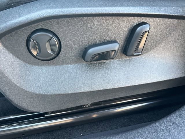 Used 2023 Volkswagen Tiguan SE image 30