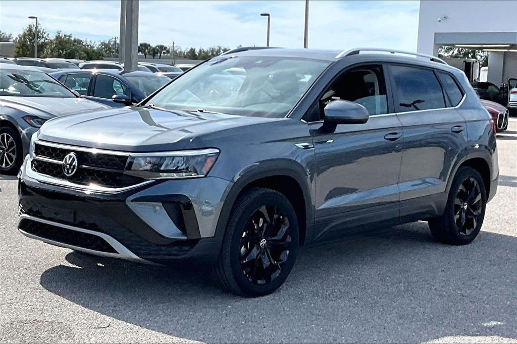 Certified 2022 Volkswagen Taos SE w/ Panoramic Sunroof Package image 9