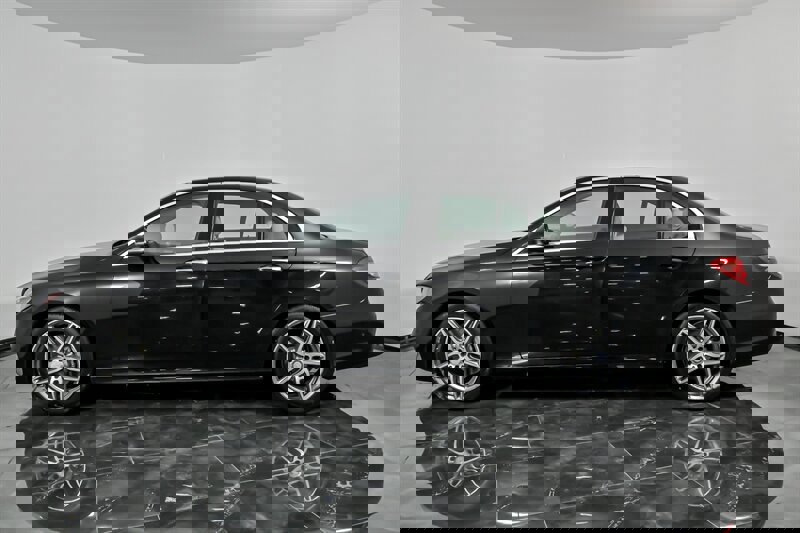 Used 2017 Mercedes-Benz E 300 4MATIC image 7