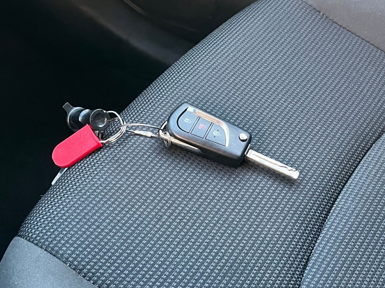 Used 2025 Toyota RAV4 LE image 22