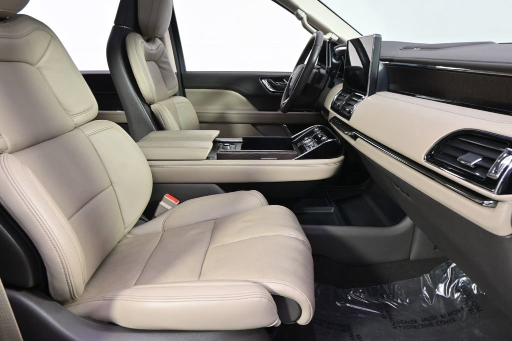 Certified 2023 Lincoln Navigator Reserve w/ Monochromatic Package image 16