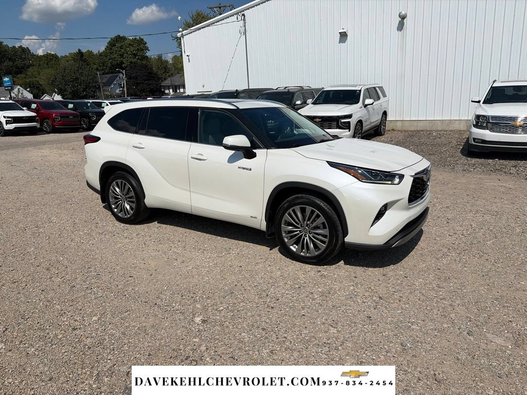 Used 2021 Toyota Highlander Platinum AWD/4WD image 1