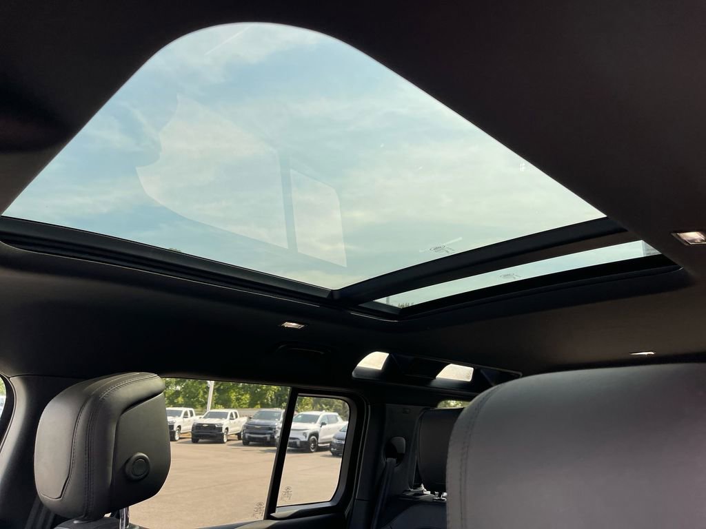 Used 2024 Land Rover Defender 110 X image 12