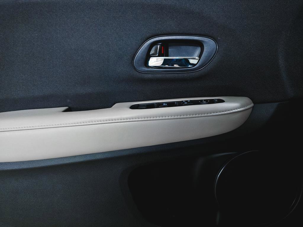 Certified 2021 Honda HR-V LX image 17