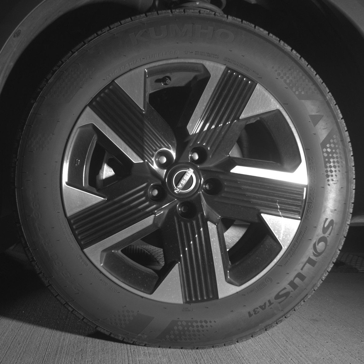 Used 2025 Nissan Kicks SV AWD/4WD image 12