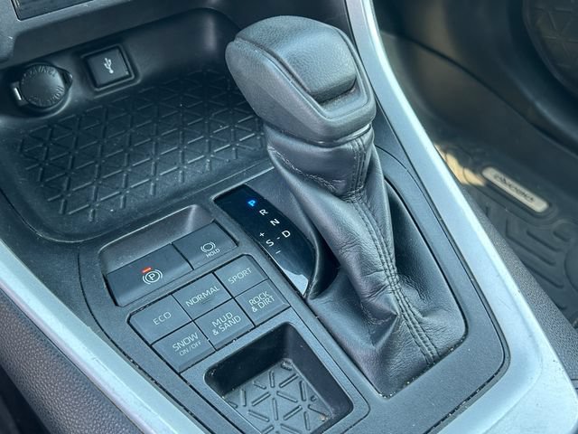 Used 2021 Toyota RAV4 XLE AWD/4WD image 16