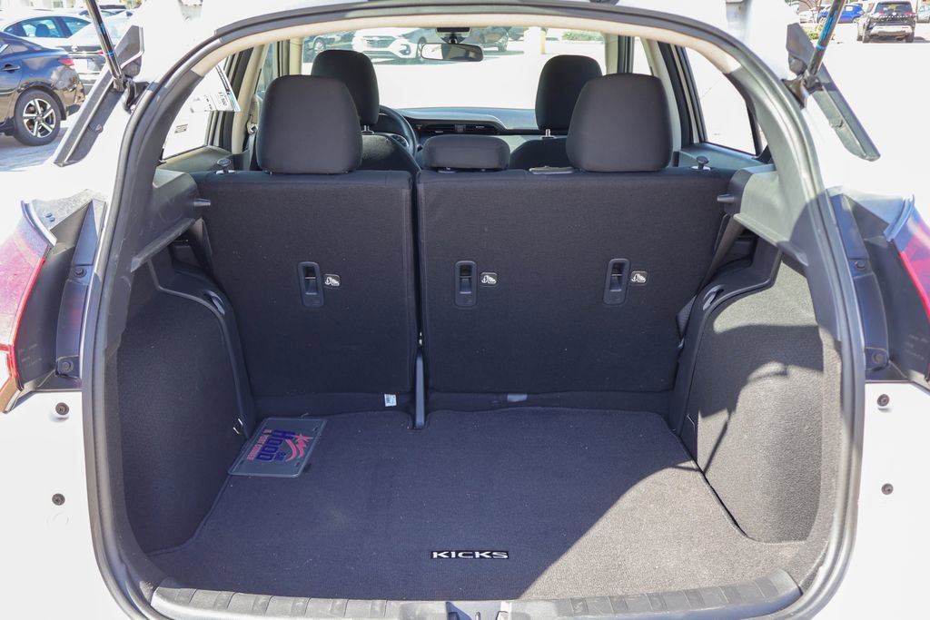 Certified 2025 Nissan Kicks Play S image 24