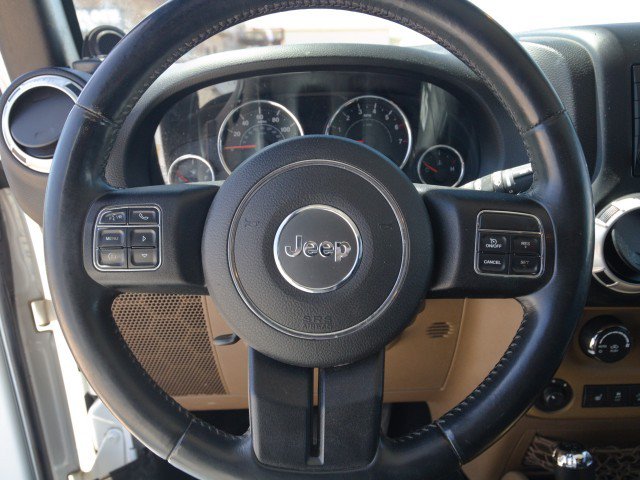 Used 2014 Jeep Wrangler Unlimited Sahara w/ Connectivity Group AWD/4WD image 15