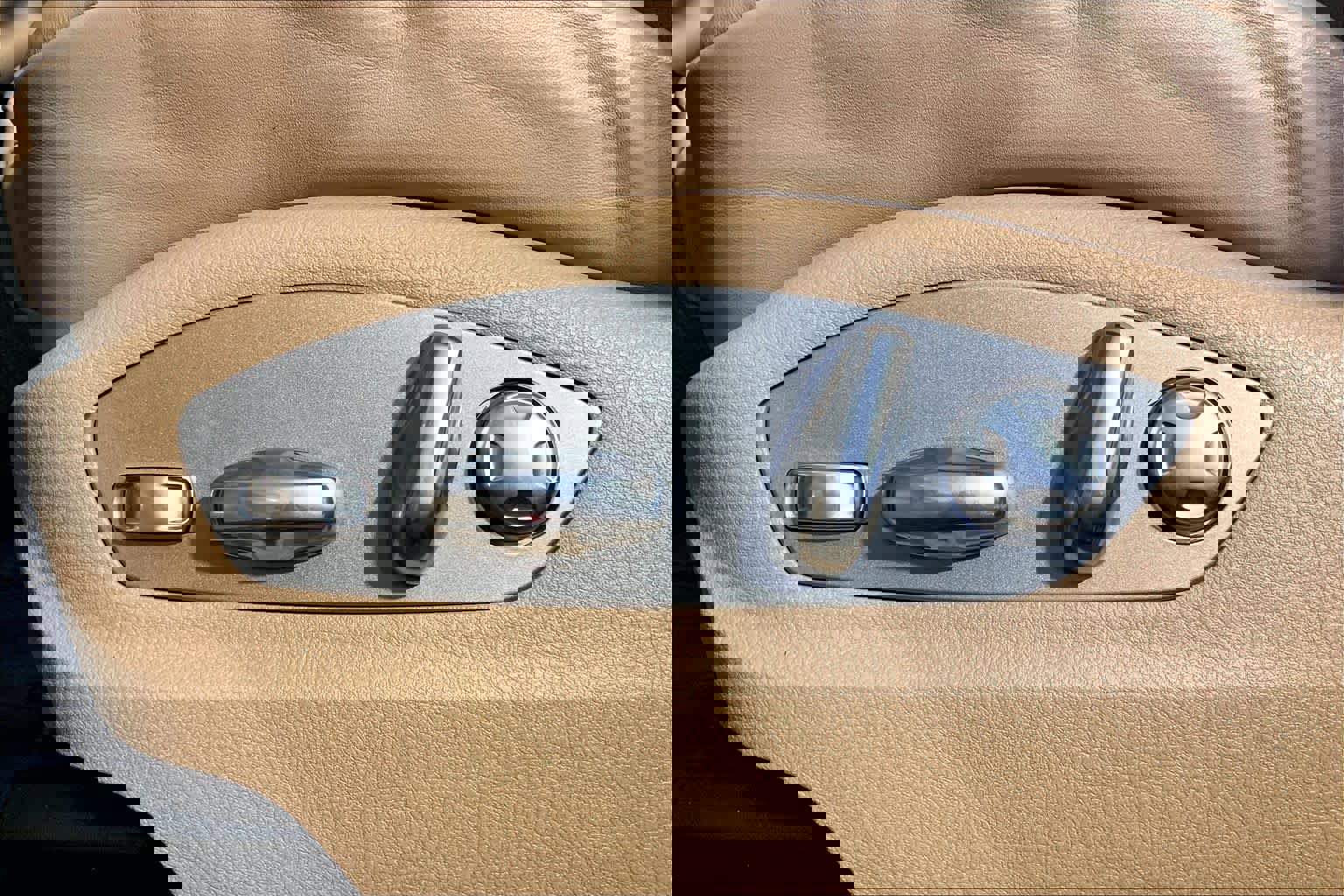 Certified 2025 Porsche Macan image 40