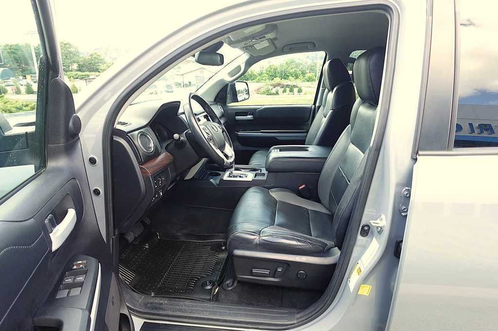 Used 2021 Toyota Tundra Limited w/ Limited Premium Package AWD/4WD image 6