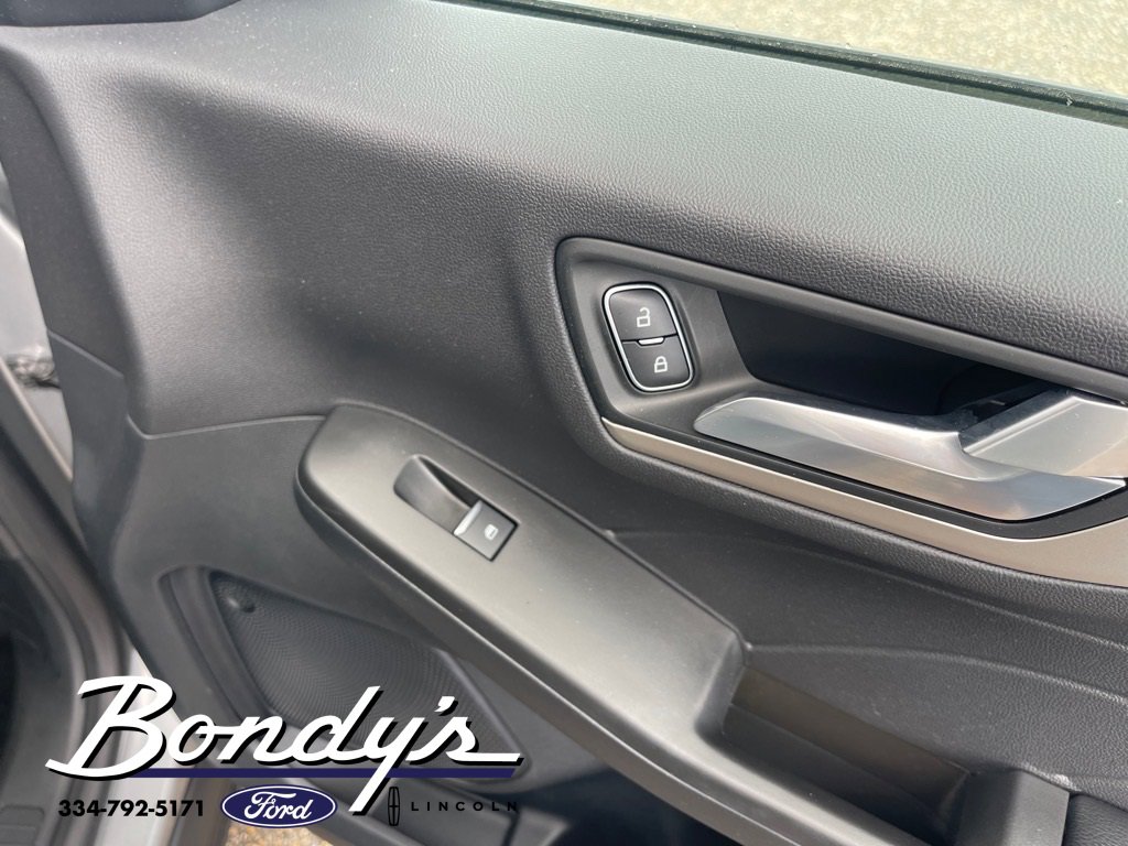 Used 2021 Ford Escape SE image 24