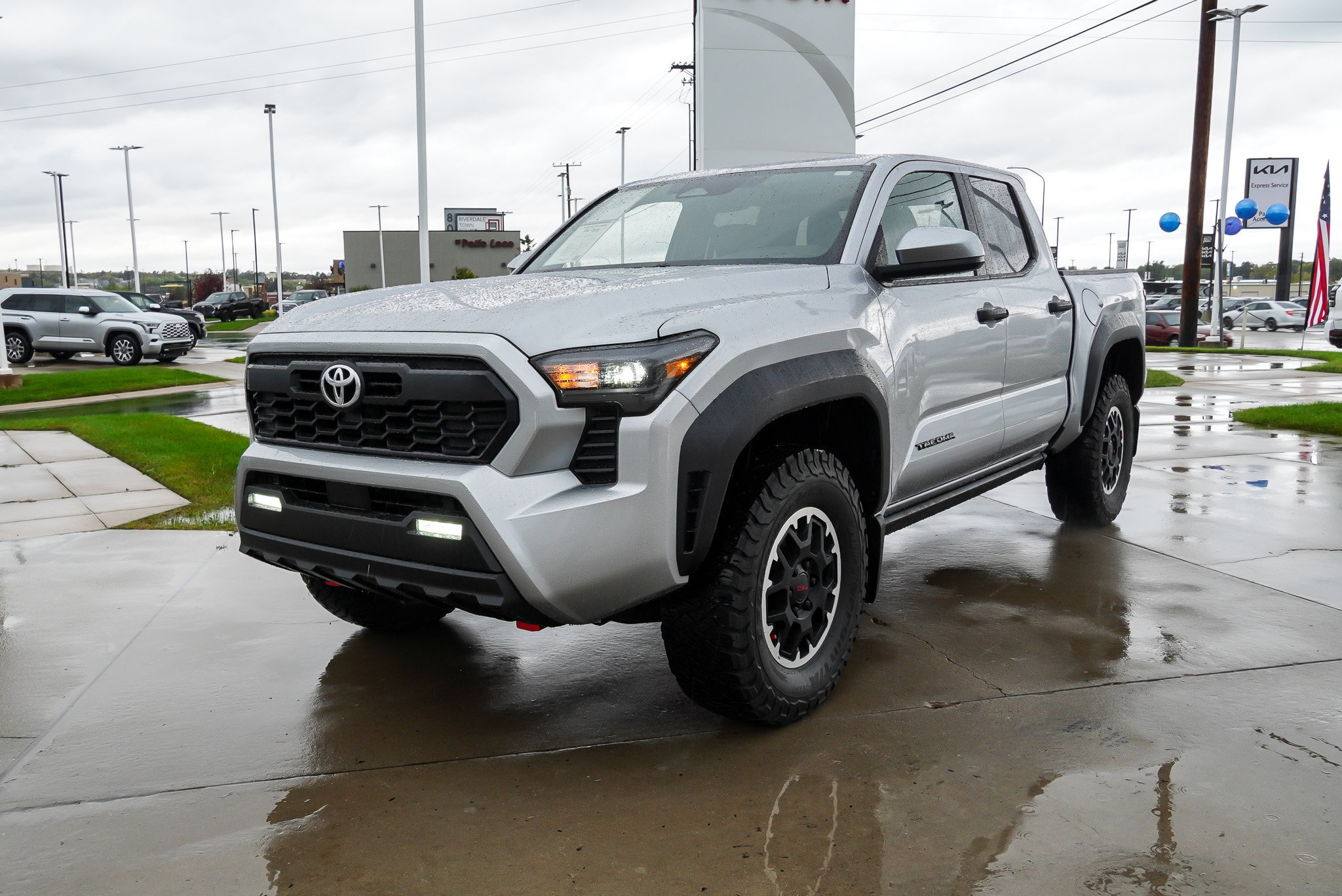 Certified 2025 Toyota Tacoma TRD Off-Road AWD/4WD image 4