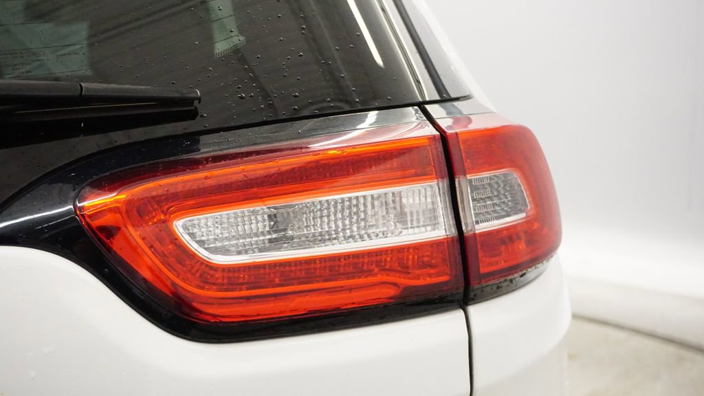 Used 2016 Jeep Cherokee Overland w/ Technology Group image 12