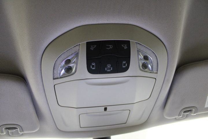 Used 2024 Chrysler Pacifica Touring-L image 32