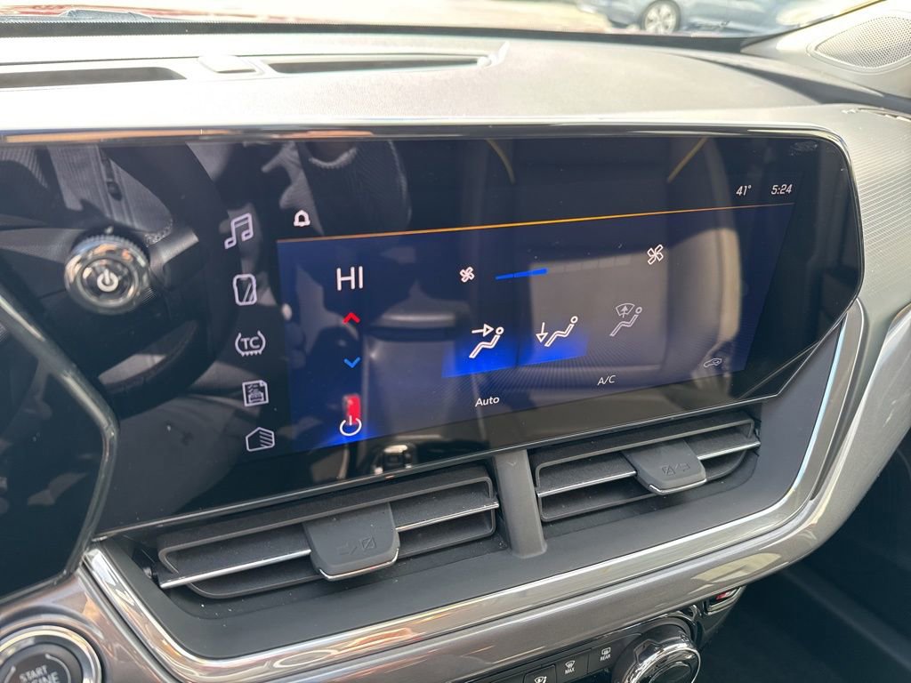 Used 2024 Chevrolet Trax ACTIV w/ Driver Confidence Package image 24