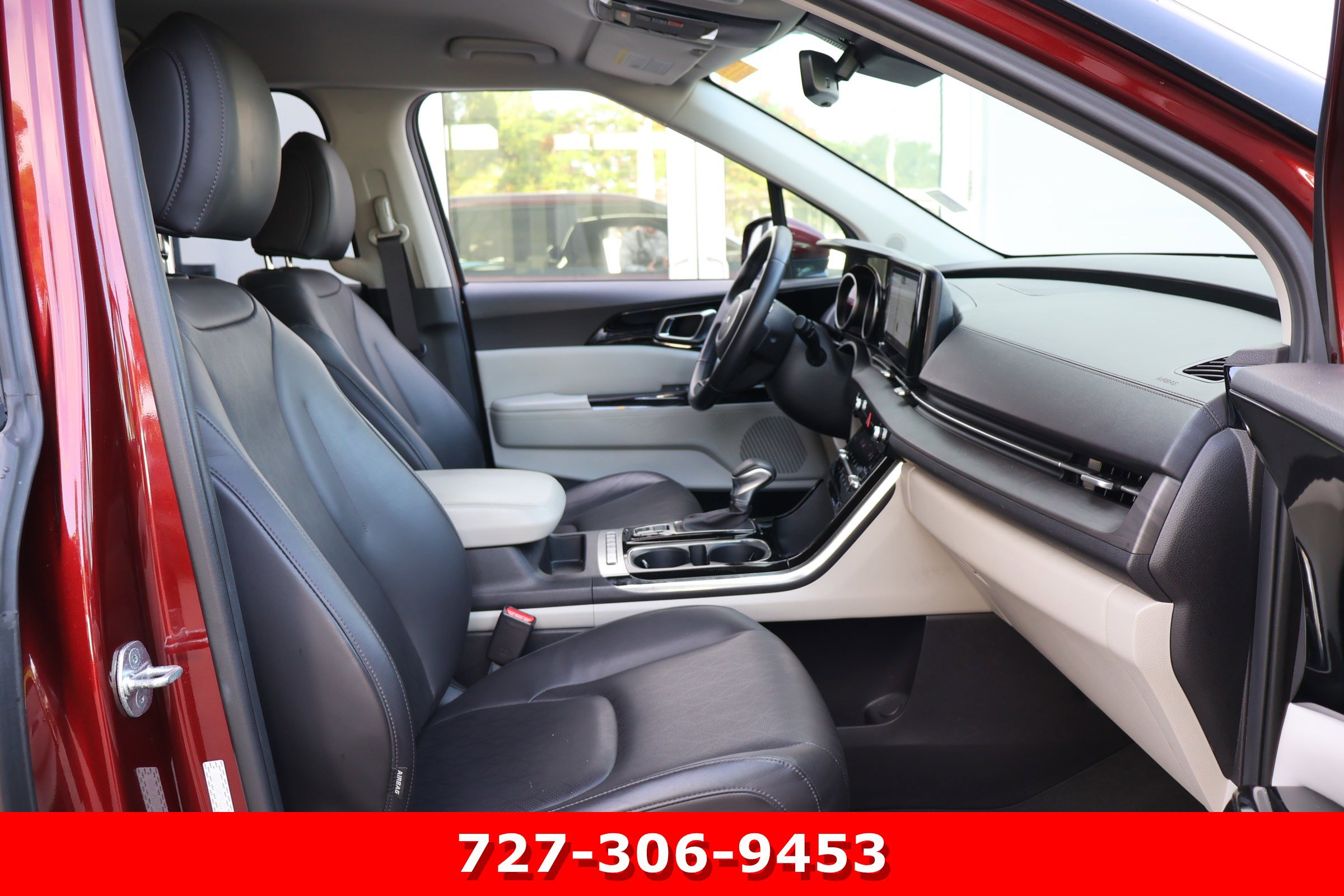 Used 2023 Kia Carnival EX FWD image 21