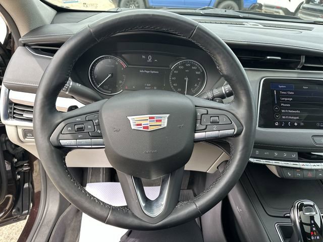 Used 2021 Cadillac XT4 Luxury w/ Cold Weather Package AWD/4WD image 15