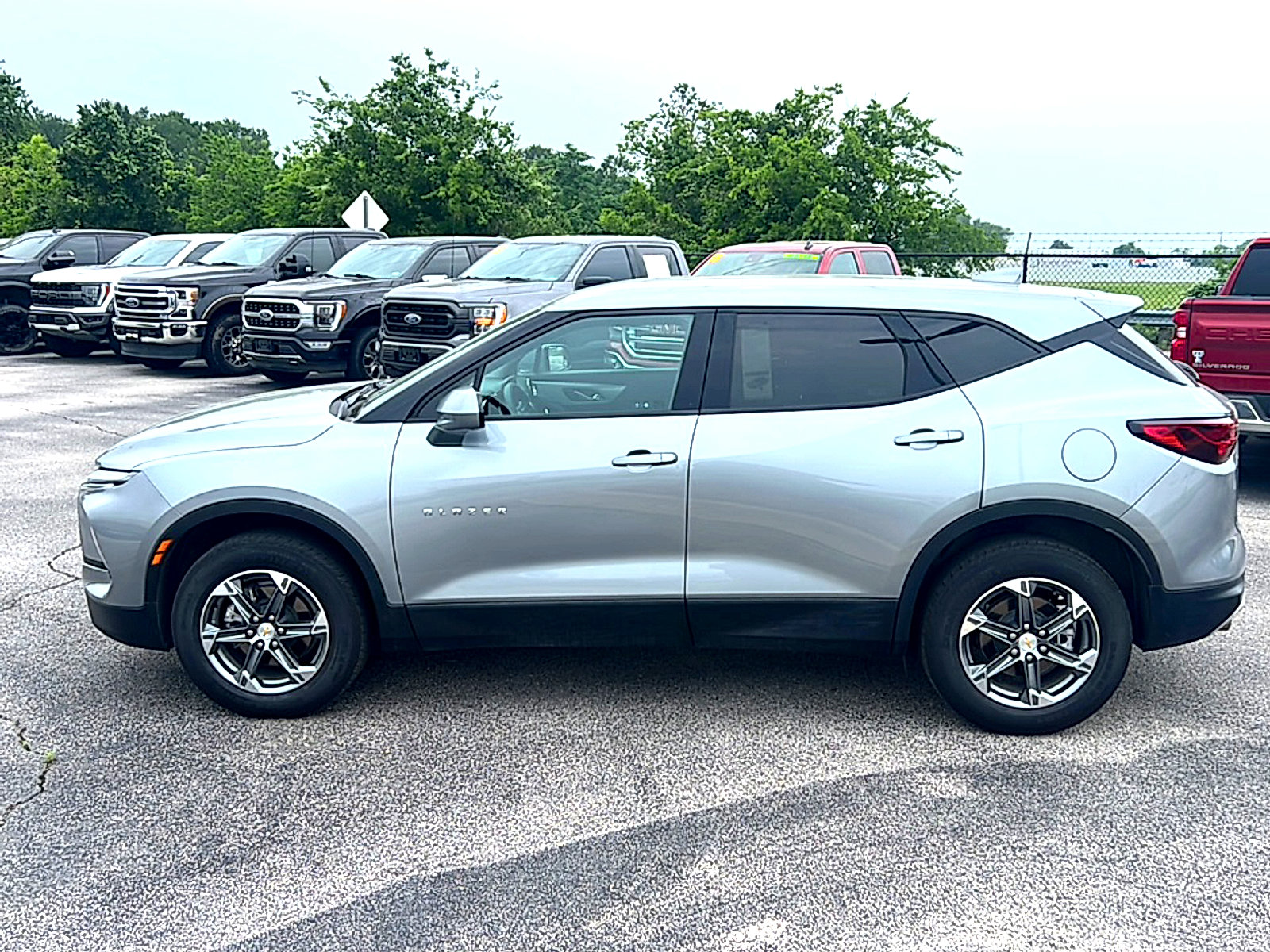 Used 2025 Chevrolet Blazer LT FWD image 7