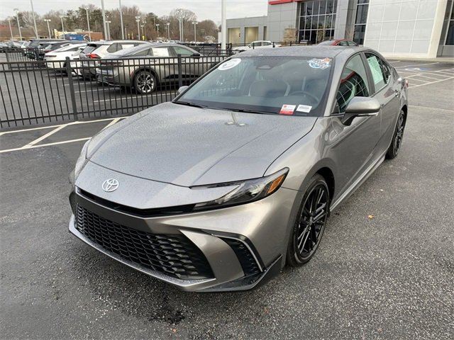 Used 2025 Toyota Camry SE image 1