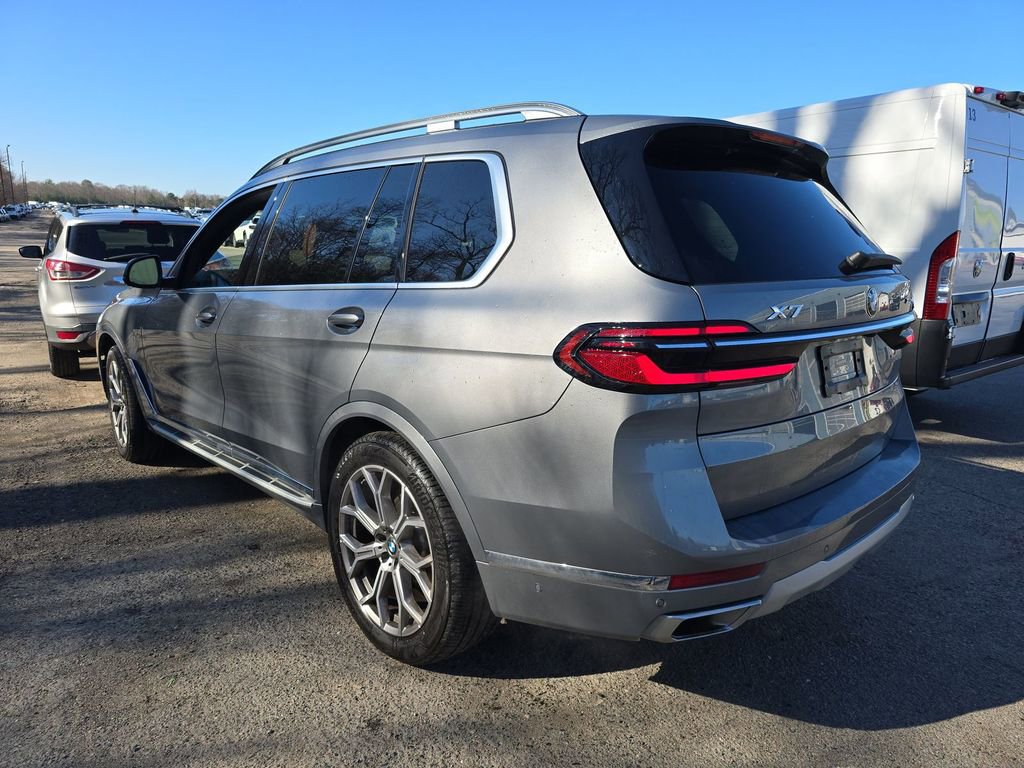 Used 2023 BMW X7 xDrive40i w/ Premium Package AWD/4WD image 4