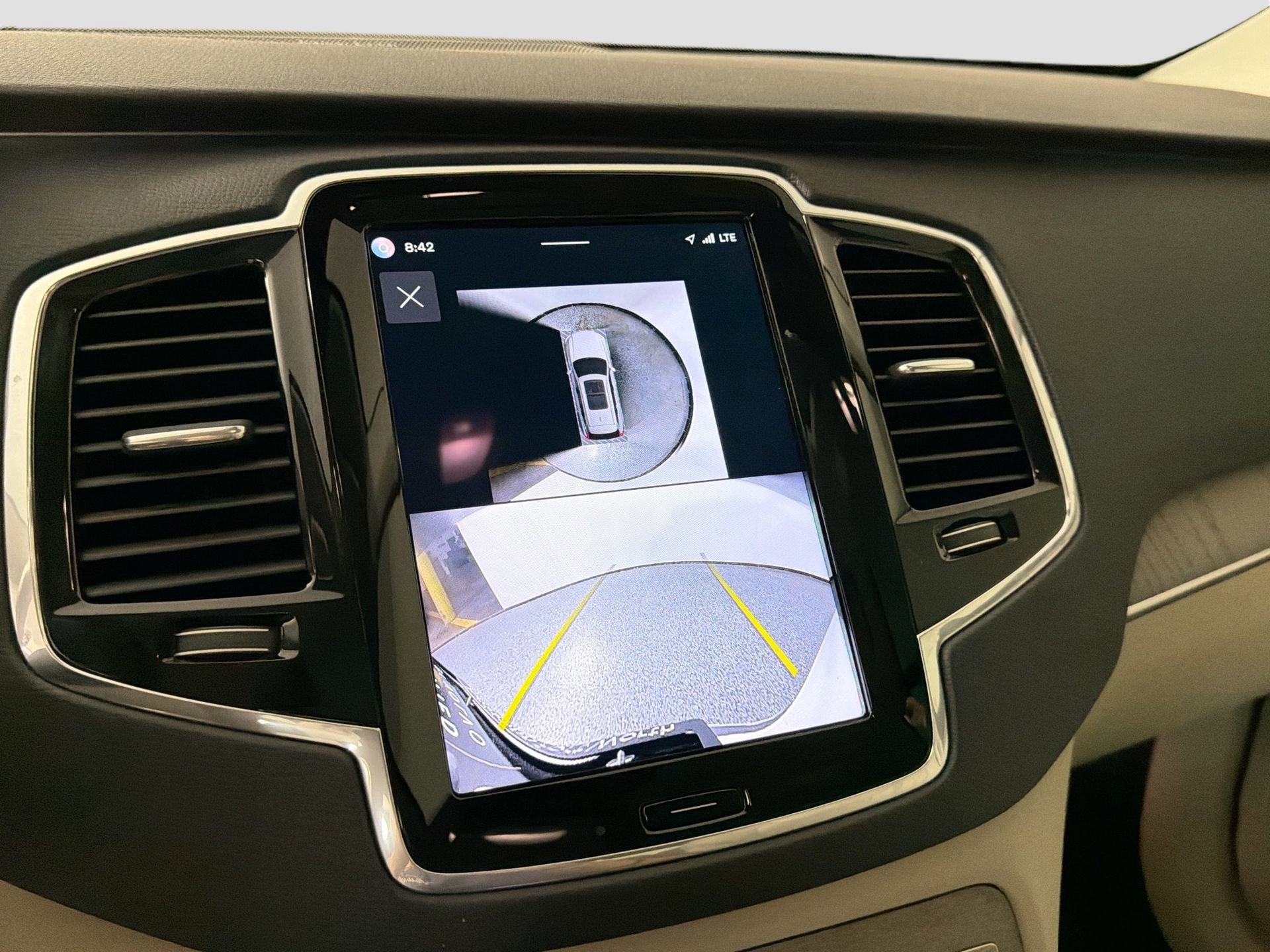 Certified 2025 Volvo XC90 T8 Plus w/ Protection Package Premier AWD/4WD image 14