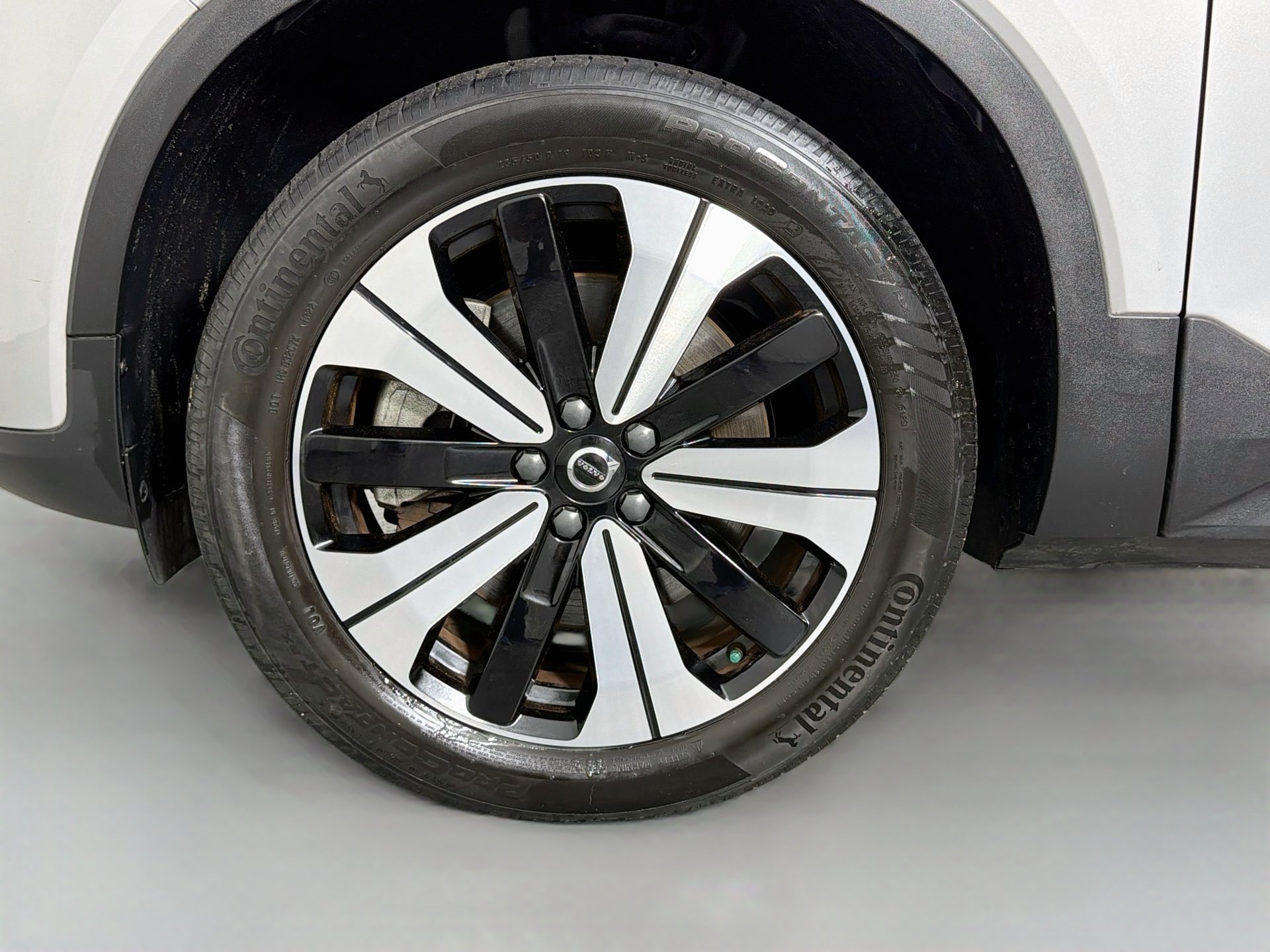 Certified 2023 Volvo C40 Recharge Core AWD/4WD image 33