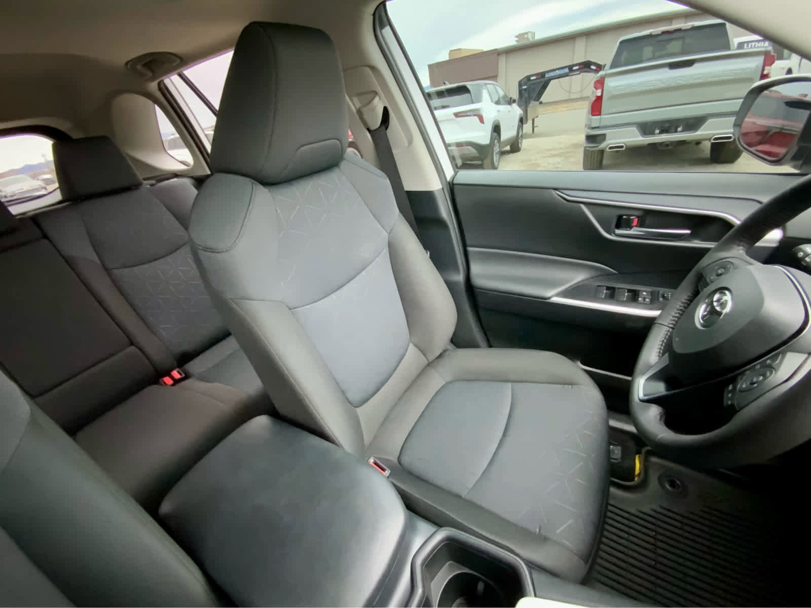 Used 2025 Toyota RAV4 XLE w/ Convenience Package image 28