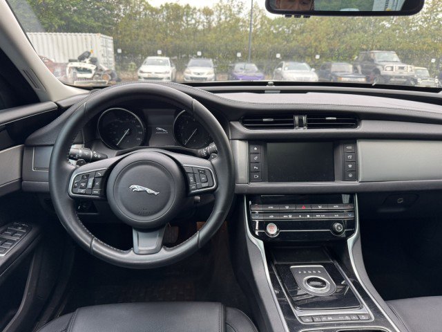Used 2018 Jaguar XF Premium image 23