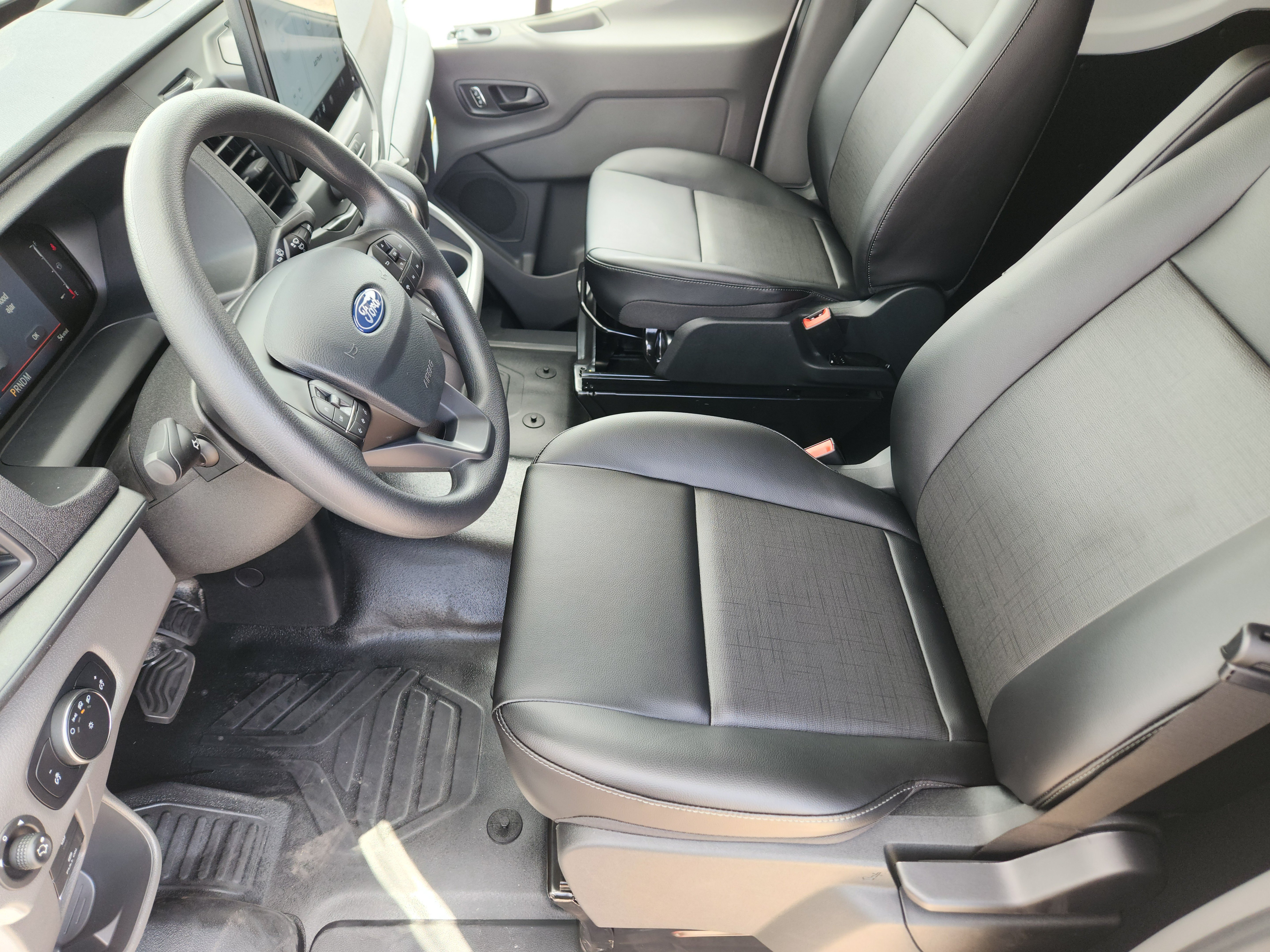 New 2027 Ford Transit 150 Low Roof w/ Load Area Protection Package RWD image 9