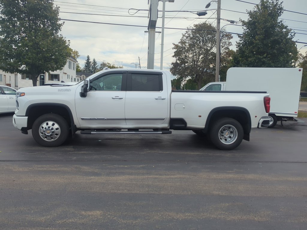 Used 2025 Chevrolet Silverado 3500 High Country w/ High Country Premium Package AWD/4WD image 7