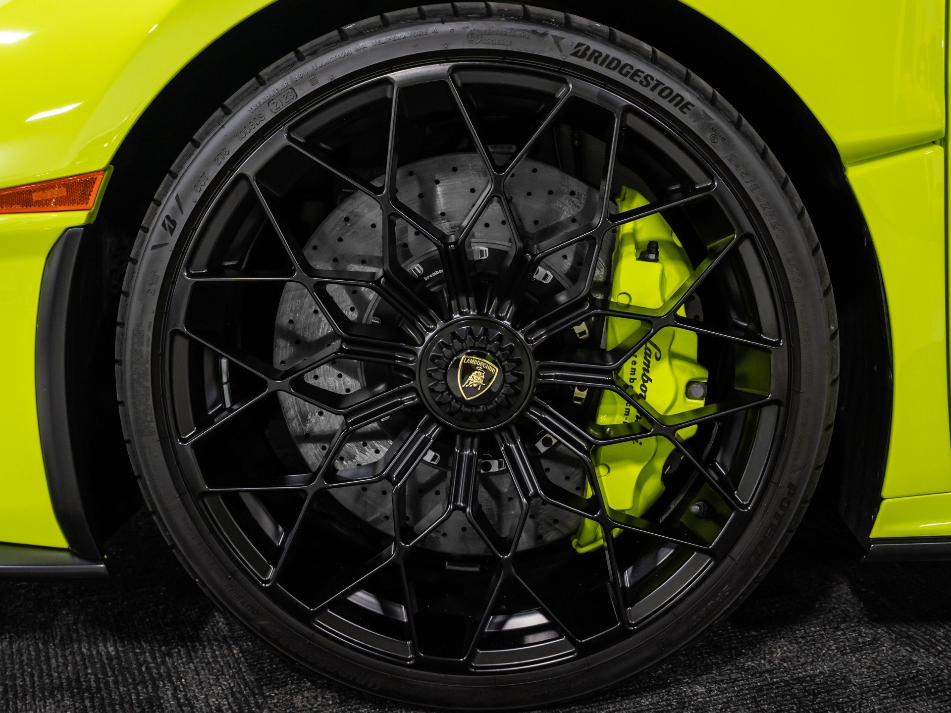 Used 2023 Lamborghini Huracan STO RWD image 31