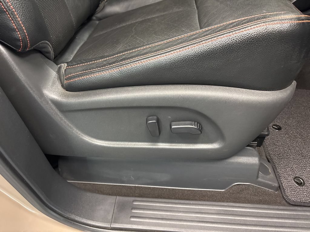 Used 2020 Nissan Titan PRO-4X w/ Pro-4x Convenience Package AWD/4WD image 14