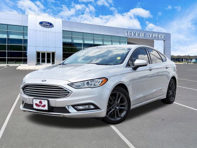 Used 2018 Ford Fusion SE w/ Equipment Group 201A FWD image 1