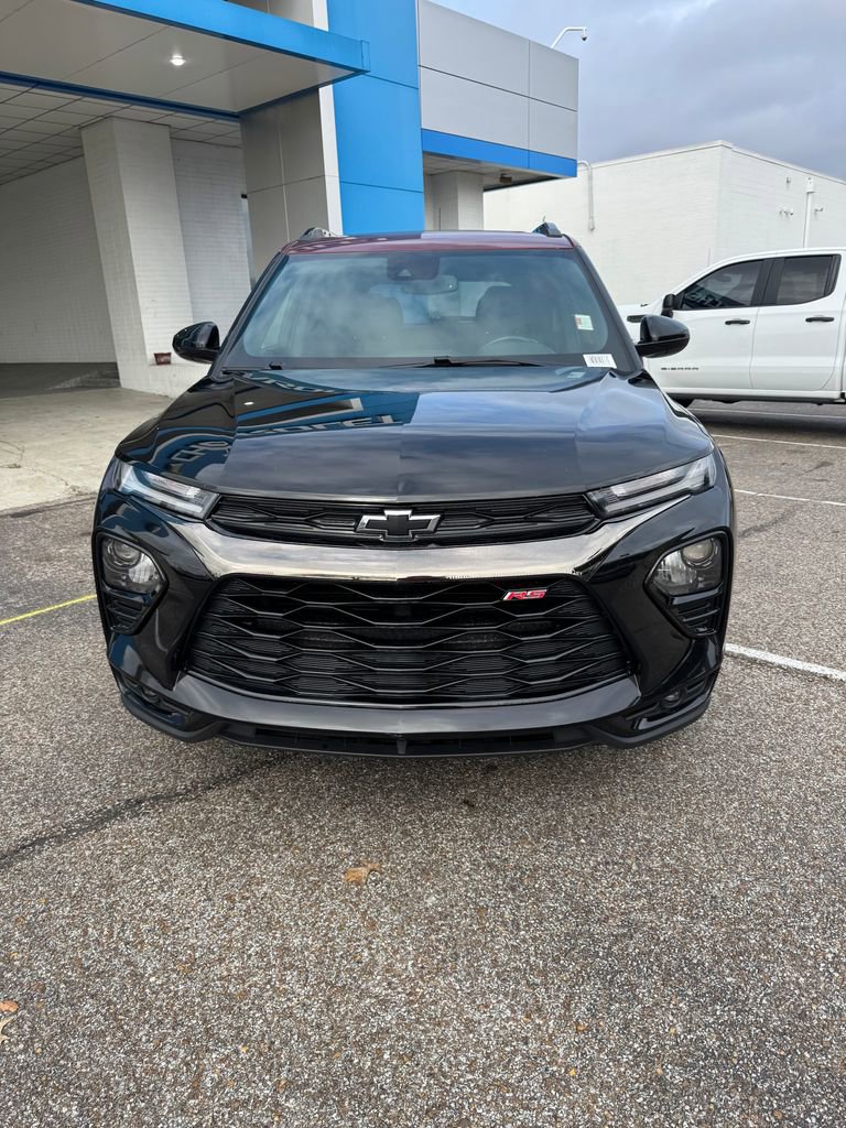 Used 2023 Chevrolet TrailBlazer RS w/ Sun and Liftgate Package image 2