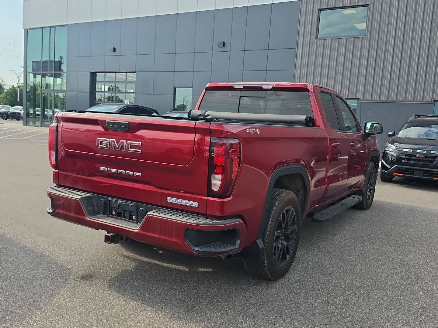 Used 2022 GMC Sierra 1500 Elevation w/ Preferred Package AWD/4WD image 3