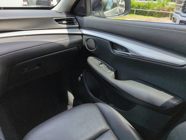 Used 2020 INFINITI QX50 Luxe w/ Navigation Package FWD image 19